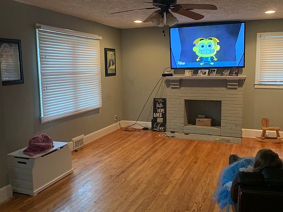 2nd image of 2715 Westover Dr