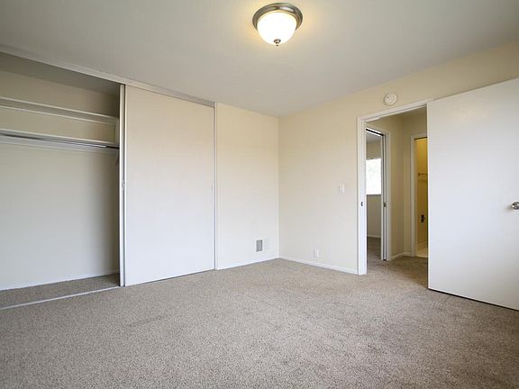 5th image of 1919 Garden Dr APT 201