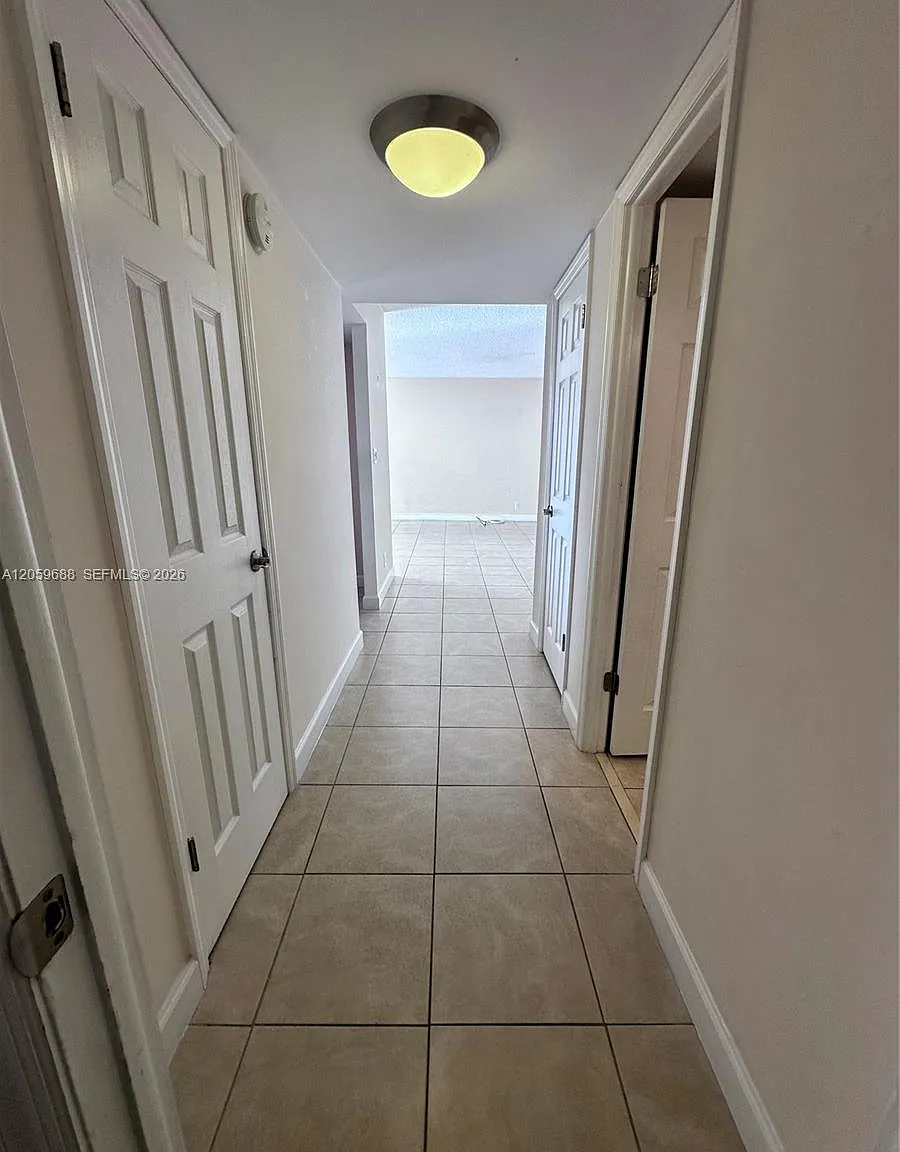 Golden Surf Towers Condo — Photo 4