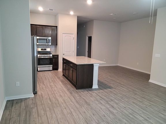 5th image of 12908 Stanford Dr