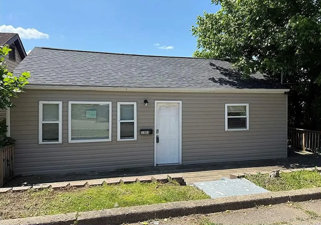 3 bed, 1030 sqft, $1,900 — Photo 2