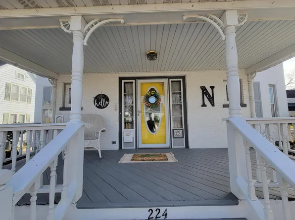 224 W Franklin St, Portage, WI 53901