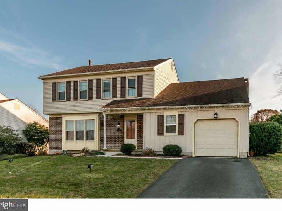 1st image of 12 Signal Hill Dr