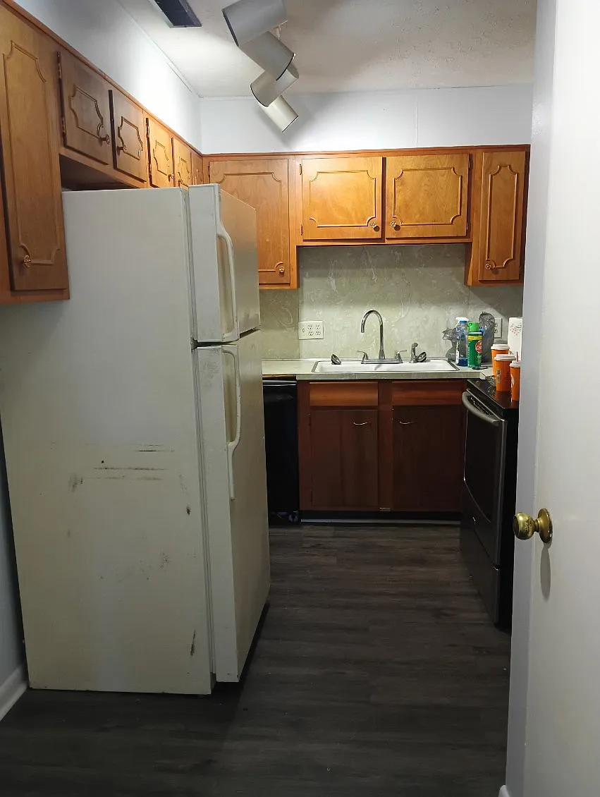3505 N Oak St — Photo 2