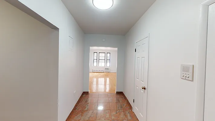 Sold by Thomas Lipovetsky, LREB | media 47