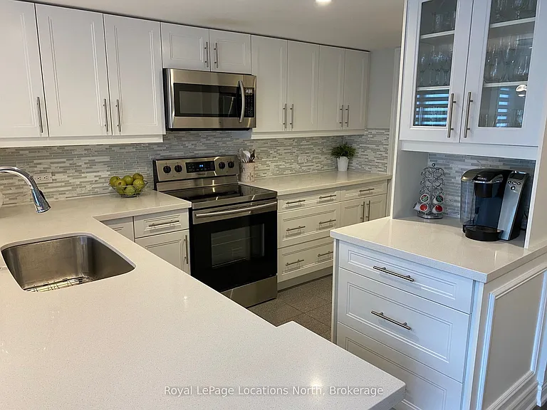 120 Fairway Ct #220 — Photo 8