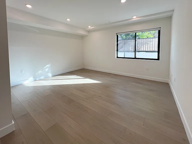 941 N Martel Ave #102 — Photo 12