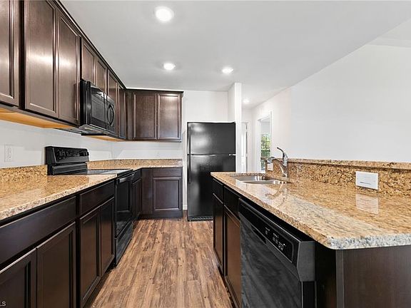 3rd image of 809 La Salle Ave
