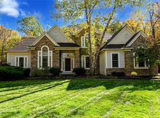 679 Deep Woods Dr, Aurora, OH 44202