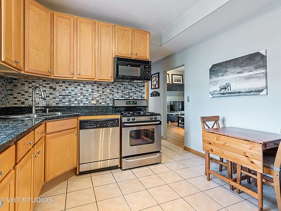 5th image of 2235 N Saint Louis Ave #3