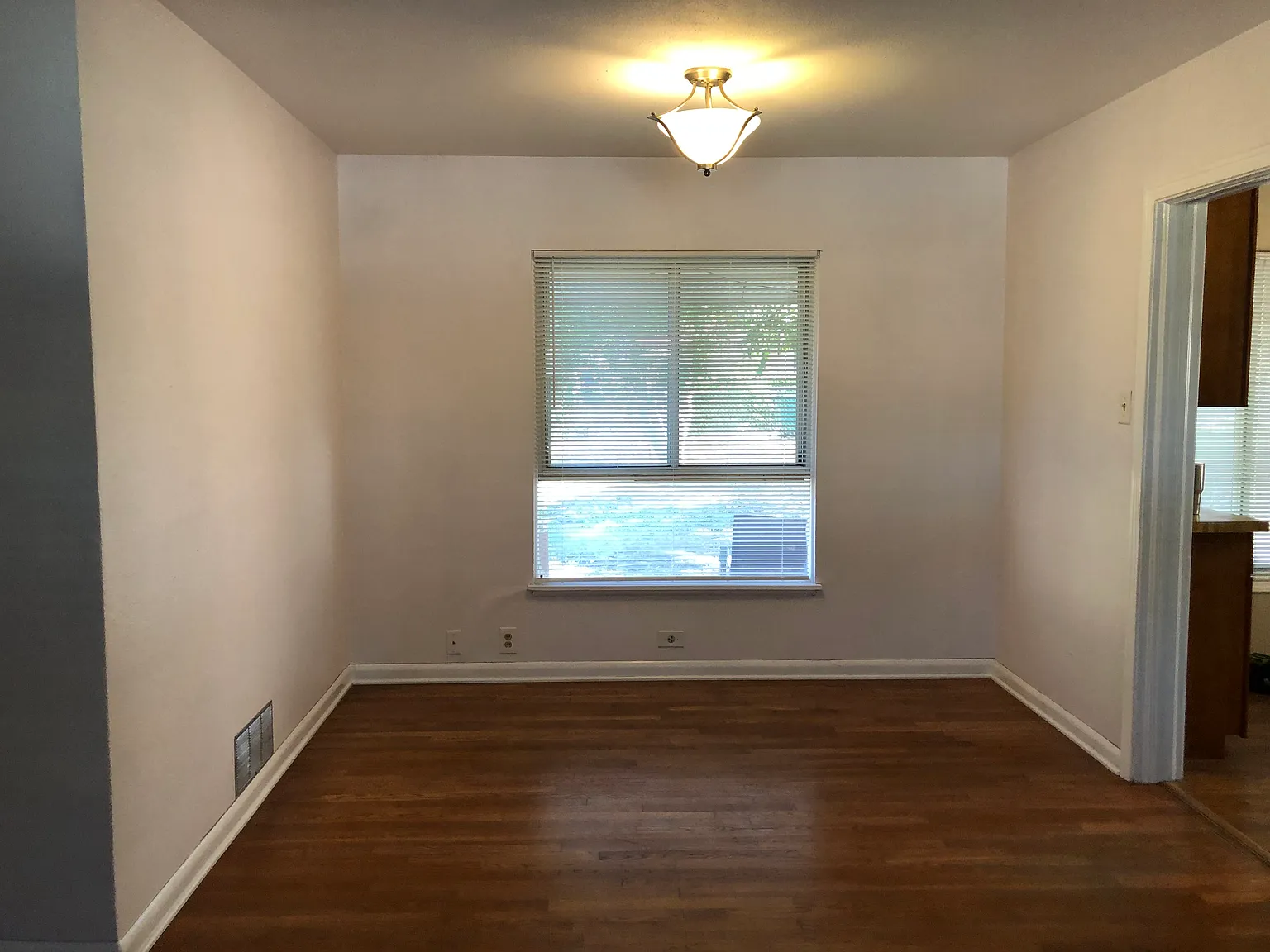 2 bed, 828 sqft, $1,300 — Photo 3