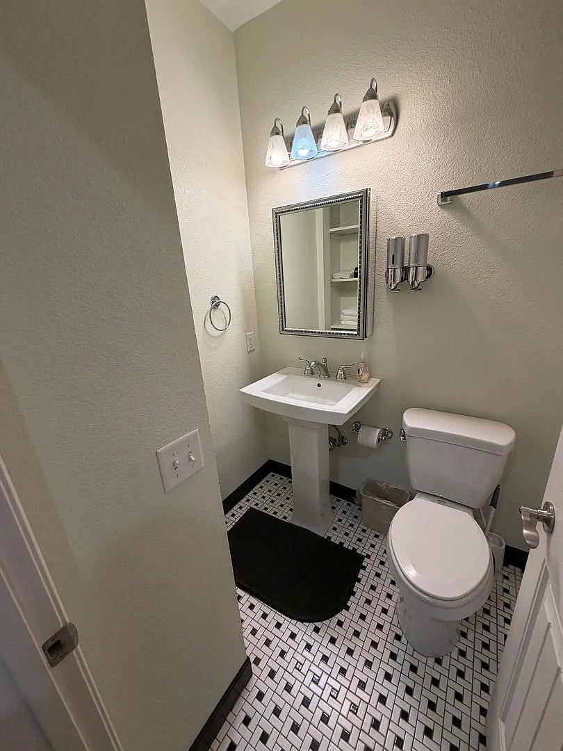 CTI Loft Apartments — Photo 3
