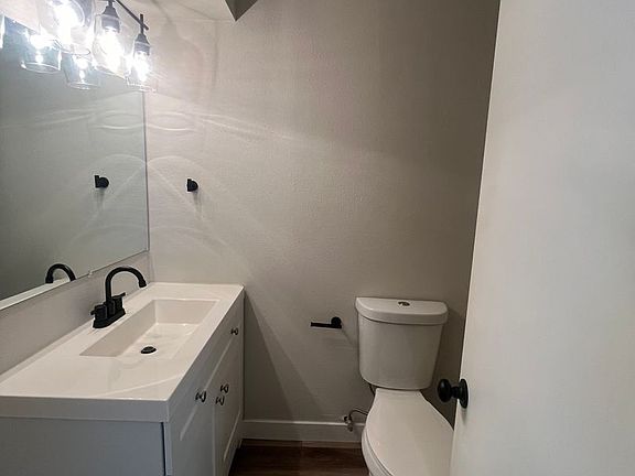 5th image of 1403 E Elm St #3