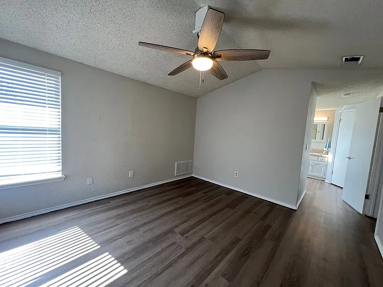 2137 Goodrich Dr — Photo 18
