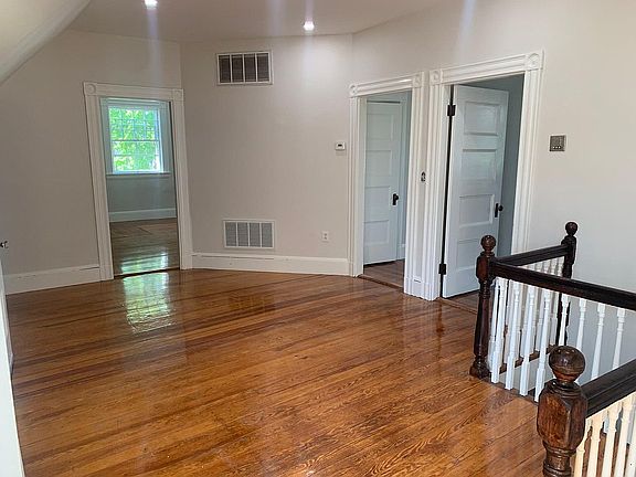 4th image of 18 Whittier St #3