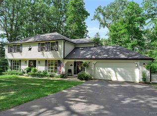 4 Fawn Ter, Orchard Park, NY 14127