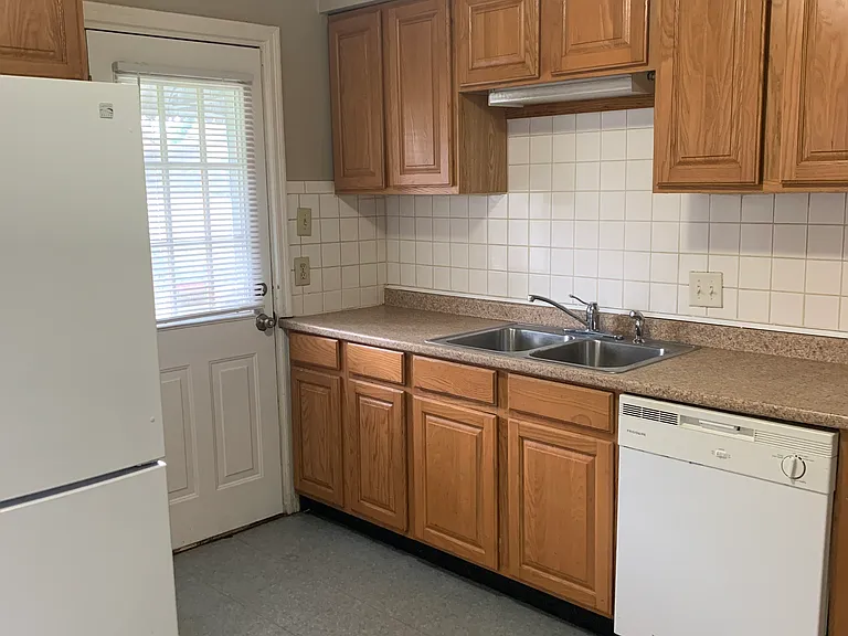 546 Butler Ave — Photo 8