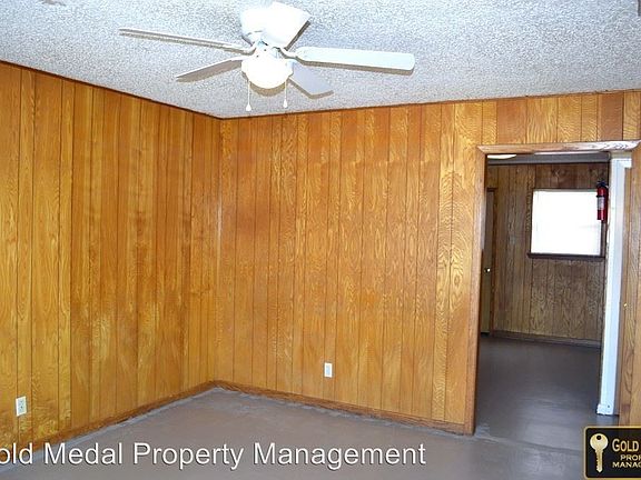 3rd image of 810 Pecan Cir APT C
