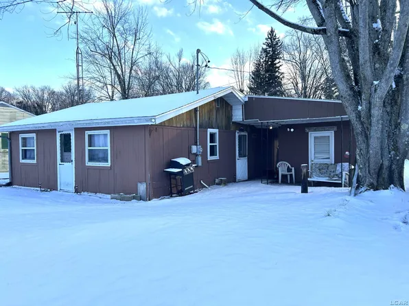 5333 Berry Lake Dr, Reading, MI 49274