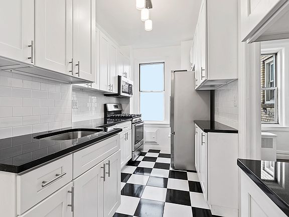 4th image of 115 E 89th St APT 9B