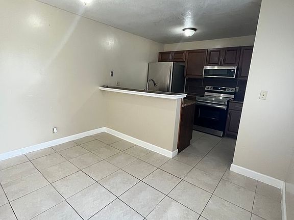3rd image of 814 W Tiffany Dr APT 1