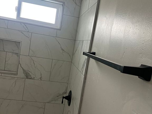 5th image of 20301 Cohasset St APT 11