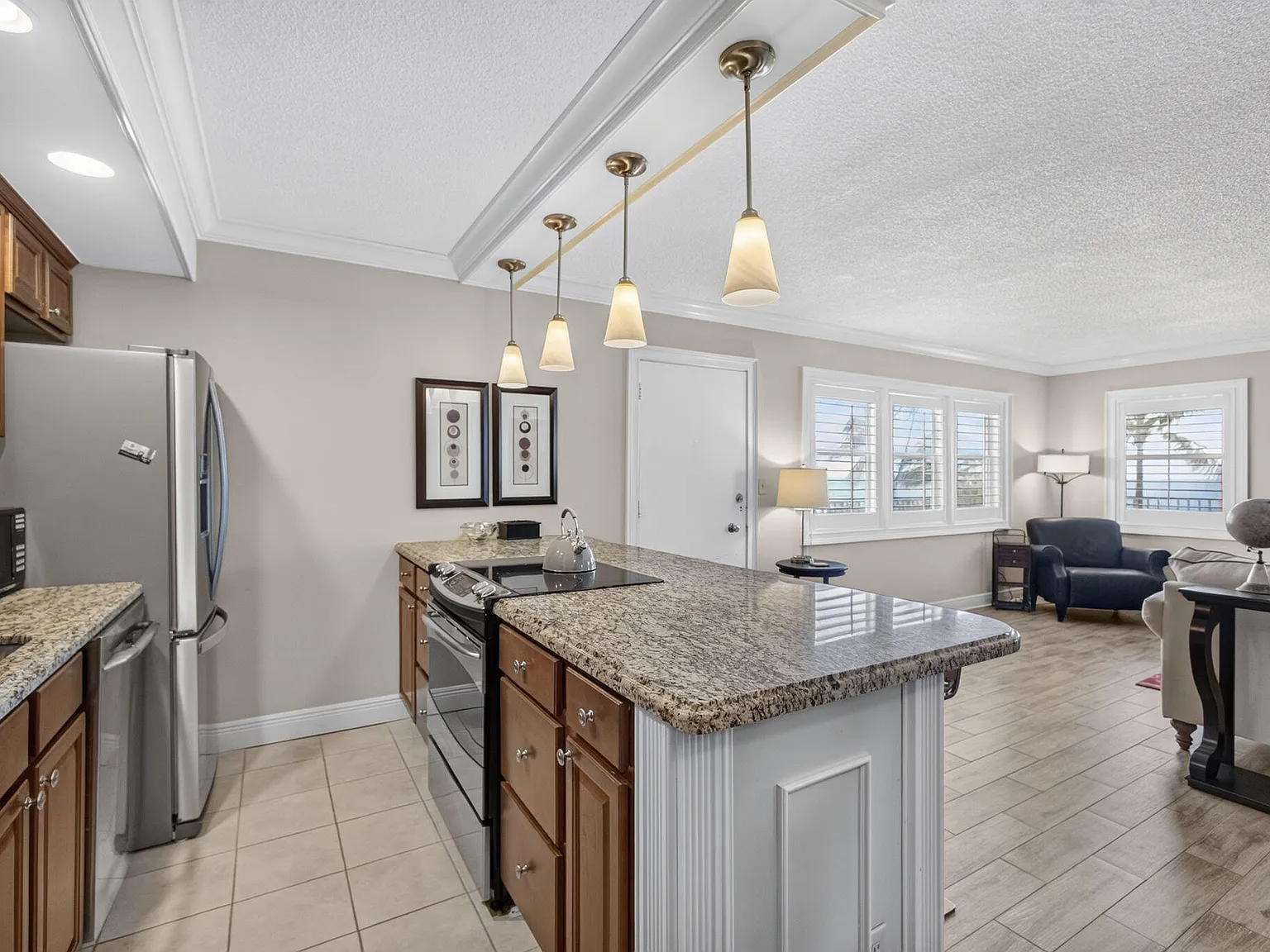 2 bed, 1.0 bath, 868 sqft, $3,500 — Photo 2