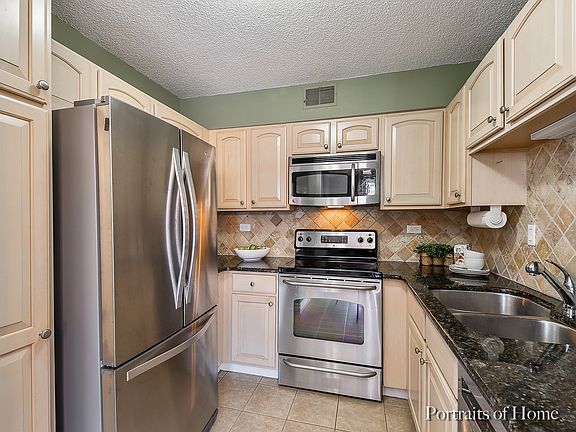 4th image of 511 Aurora Ave Unit 204