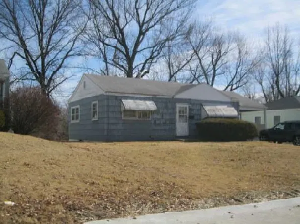 9854 Eastdell Dr, Saint Louis, MO 63136
