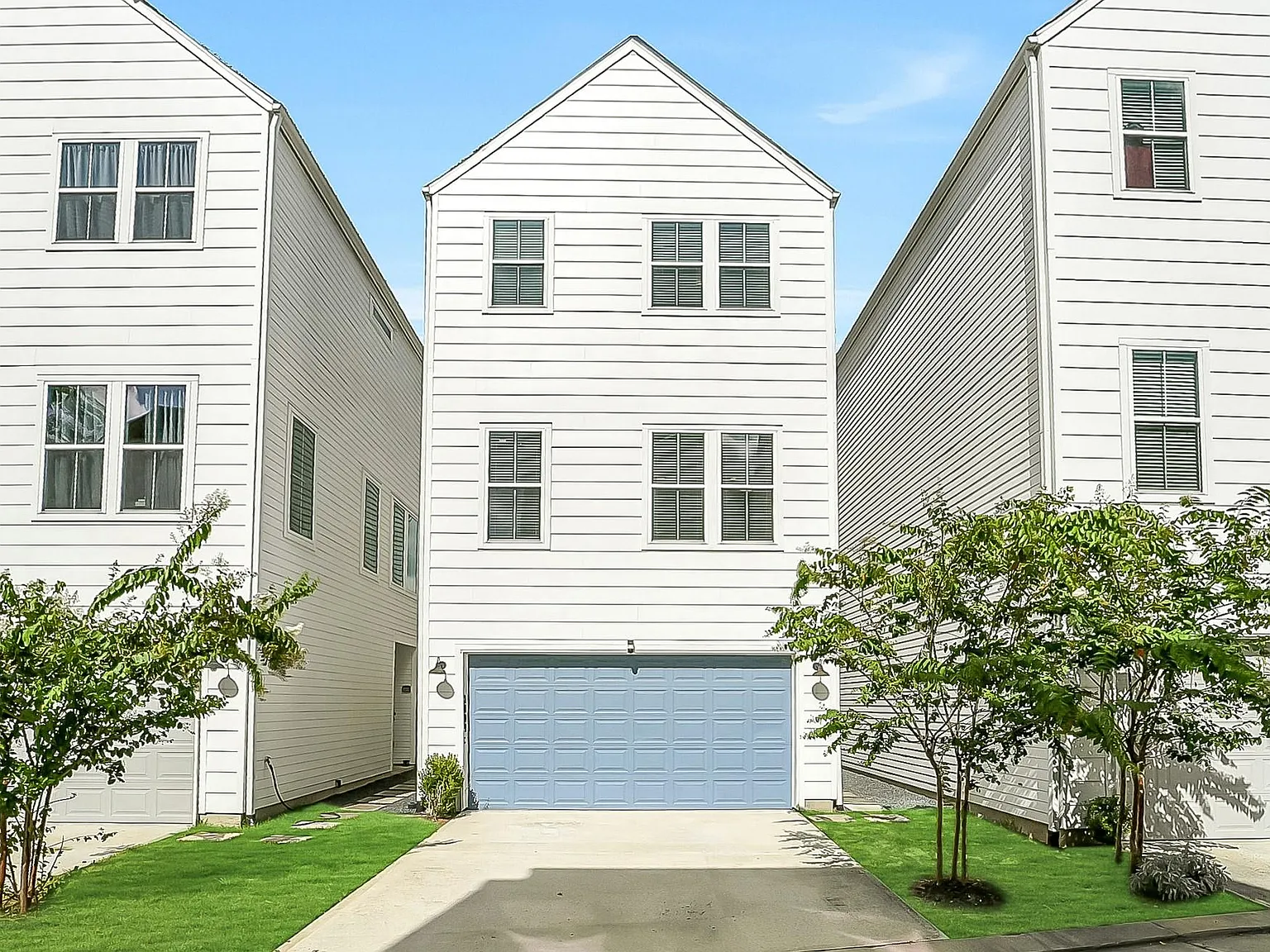 3 bed, 3.5 bath, 1820 sqft, $2,800 — Photo 1