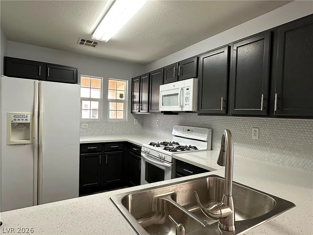 3 bed, 3.0 bath, 1390 sqft, $1,890 — Photo 3