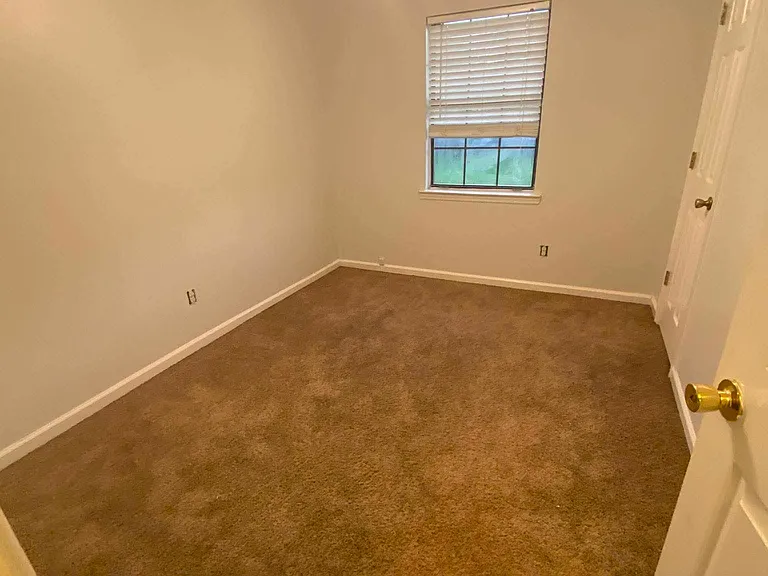 921 Wrenwood Ln — Photo 4