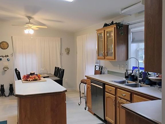 5th image of 322 Persimmon Cir W #322