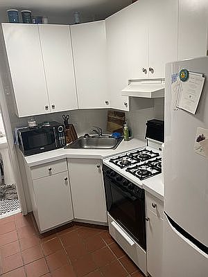 5th image of 166 Norfolk St APT 3B