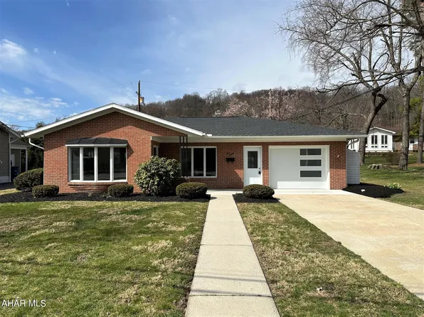 520 Lafayette Ave, Bedford, PA 15522