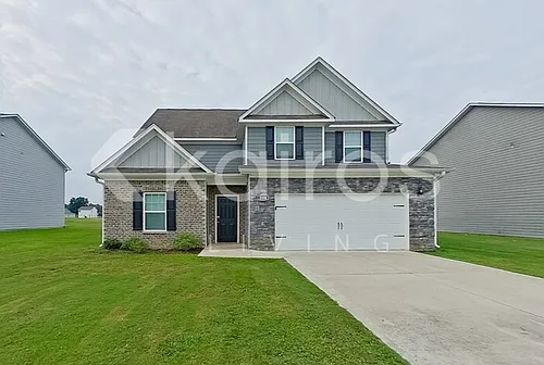 1100 Freedom Pkwy Photo 1