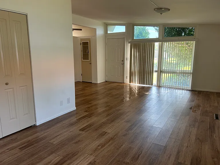 202 Pleasant Way — Photo 8