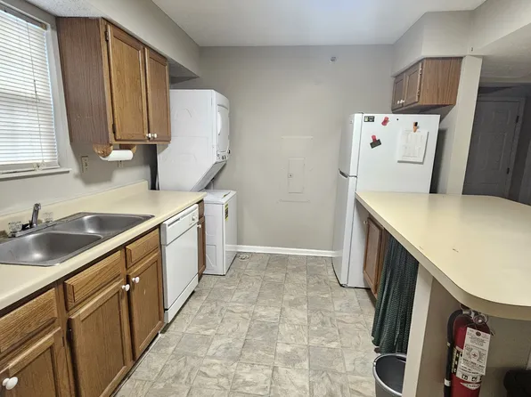 15 S Shafer St #1-2102, Athens, OH 45701