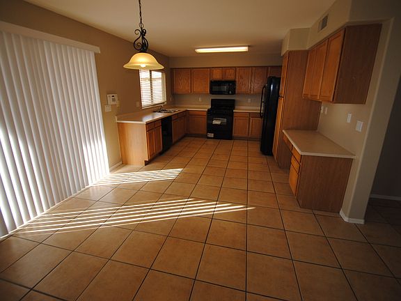 3rd image of 1914 N 112th Dr
