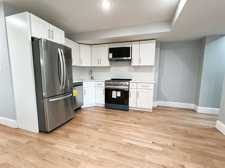 84 Chelsea St #2 — Photo 4