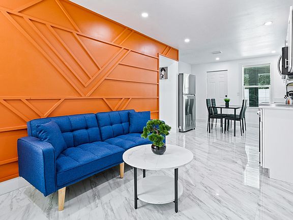 4th image of 4115 N Hubert Ave #4