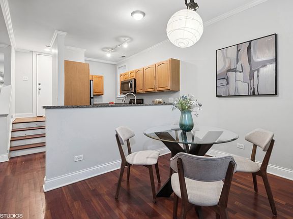 5th image of 7631 N Greenview Ave APT G
