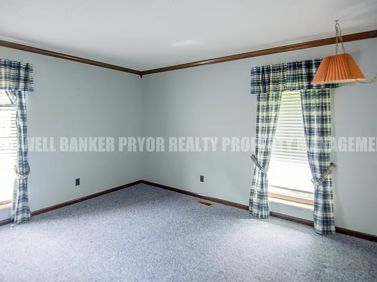 165 Lakeshore Ct — Photo 29