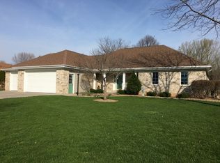 1110 E Apple Creek Rd, Appleton, WI 54913