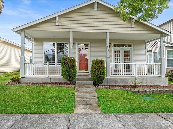 2nd image of 1520 Goldeneye Lane SE