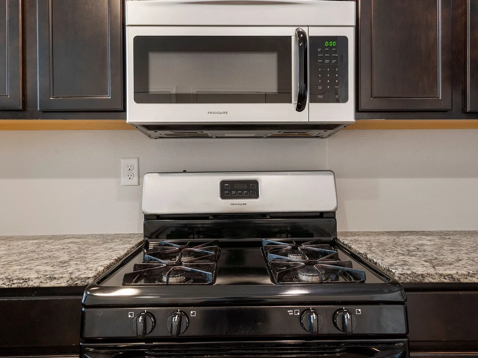Pin Oak Townhomes - Look and Lease Same Day Special: $500 Off Move-In Costs for July! — Photo 3