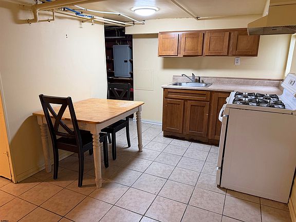 3rd image of 15 N Windsor Ave #1