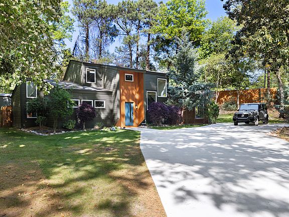 2nd image of 5208 Saddle Ct