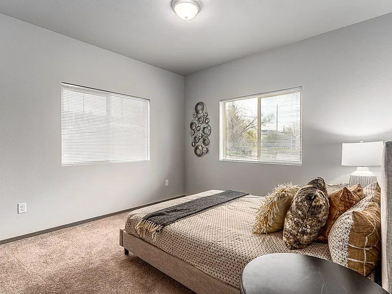 River City Apartments — Photo 7