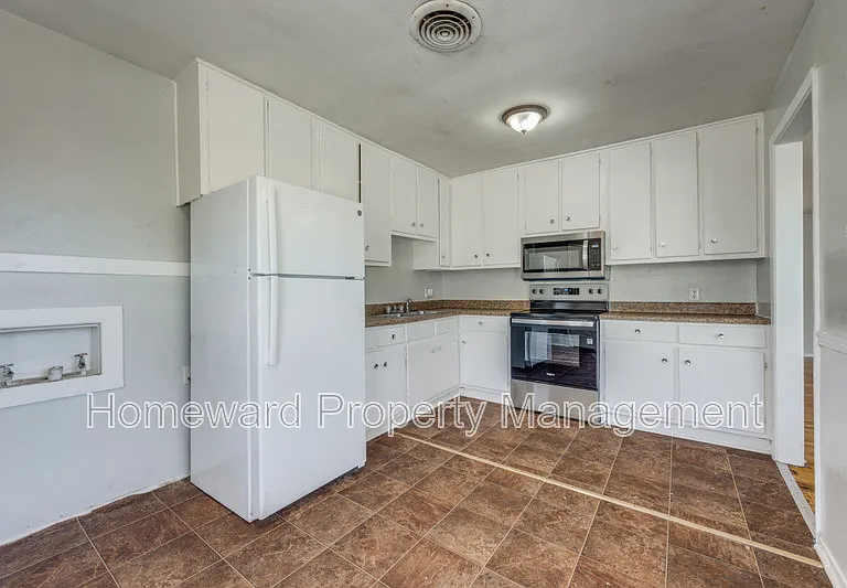 7 Pershing Dr #A — Photo 3